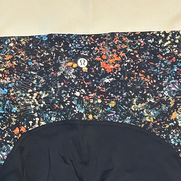 Lululemon Wake & Train Tight *28" in Black/Flowerescent Multi - Size 8 - Picture 9 of 12